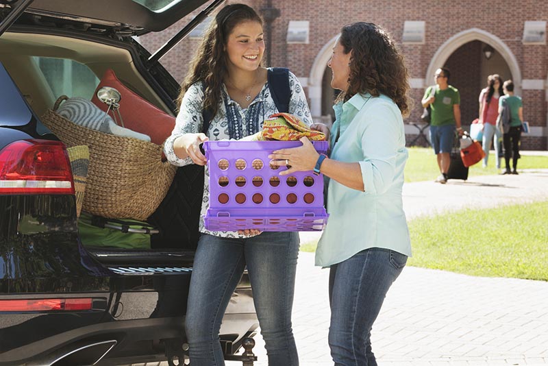 A mom helps her college student move in